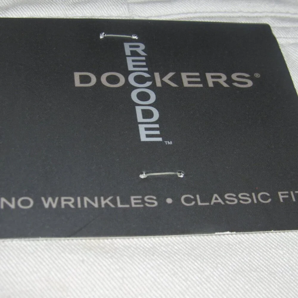 NWT Dockers RECODE Classic Fit Khaki Pants W42 L30 No Wrinkle Cotton Comfort